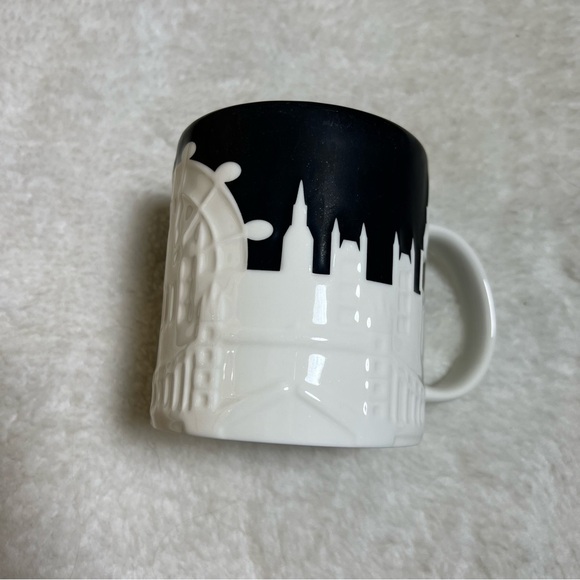 Starbucks Black/White Embossed London Relief Mug City Collection 16 oz - Picture 2 of 8